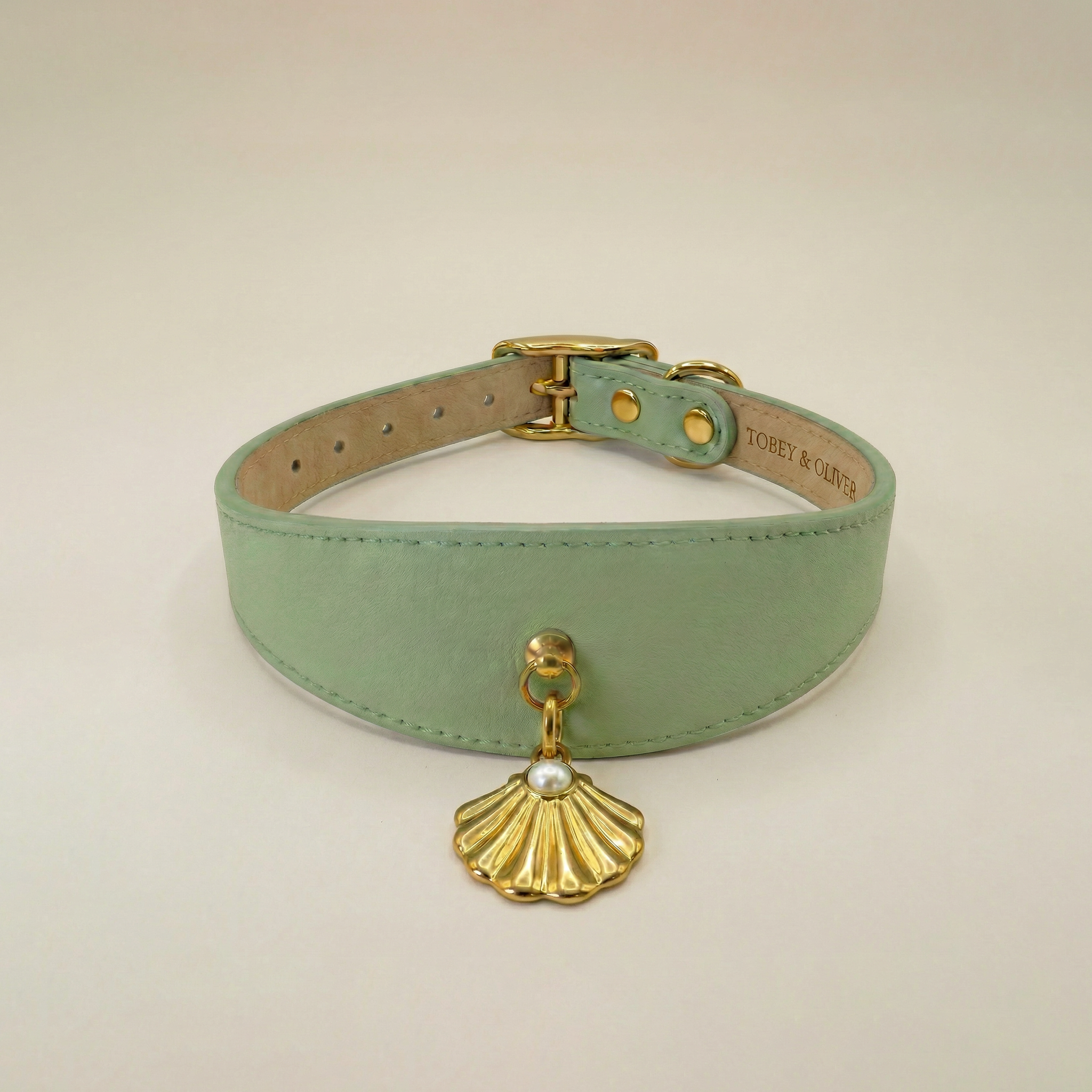 Shelly Pendant & Collar Set